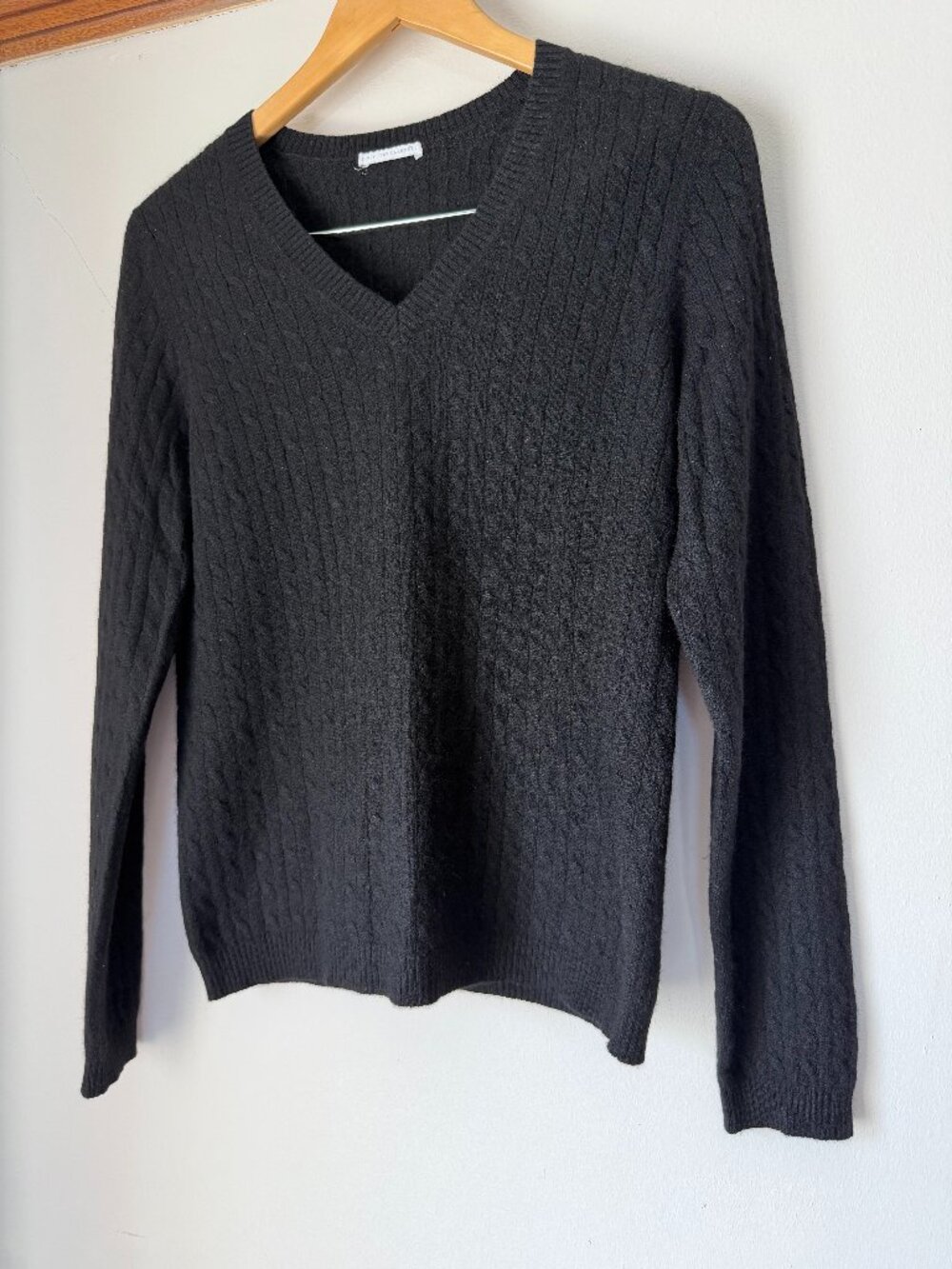 Women's Black Cable Knit Cashmere Sweater Size Medium V-neck